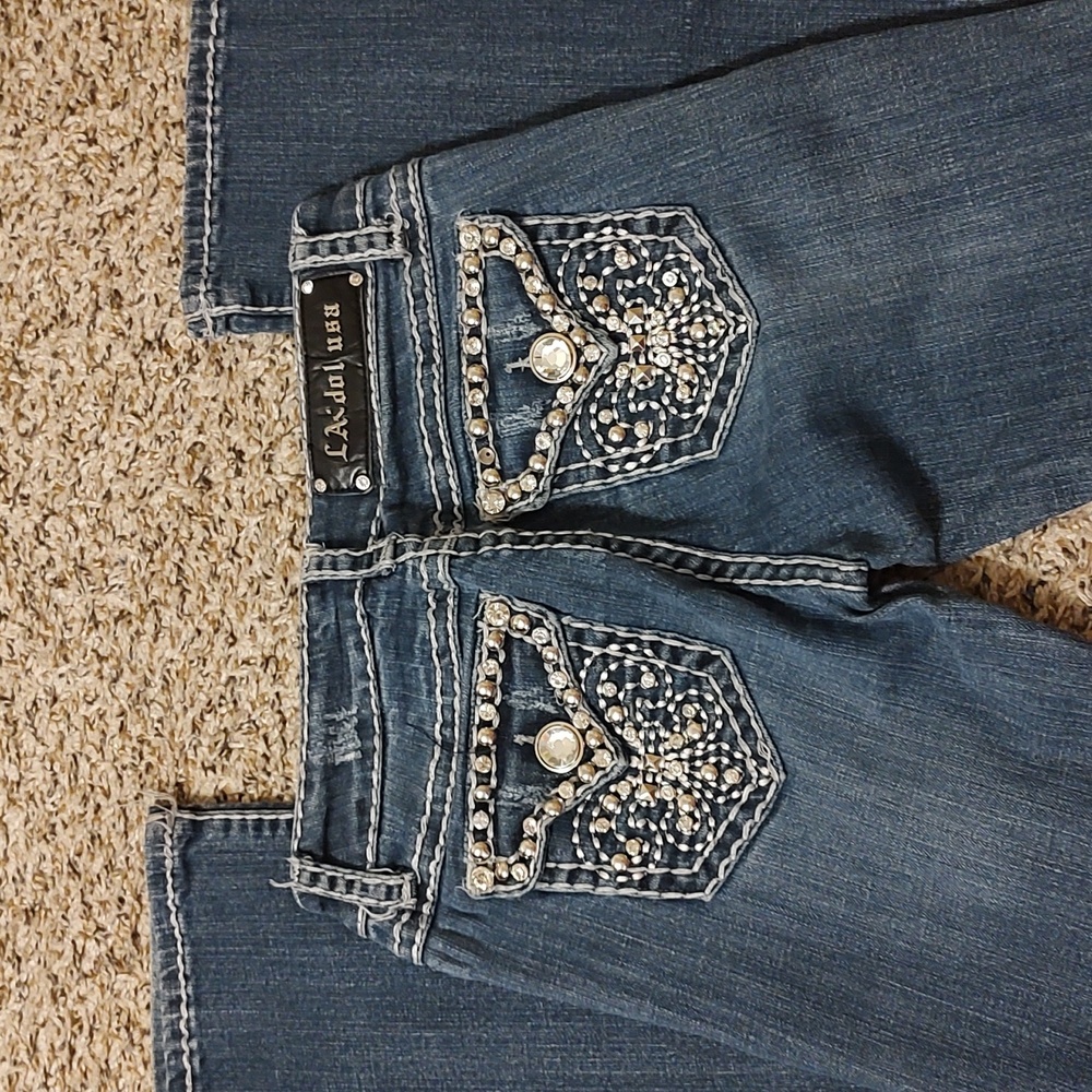 LA idol Jeans
